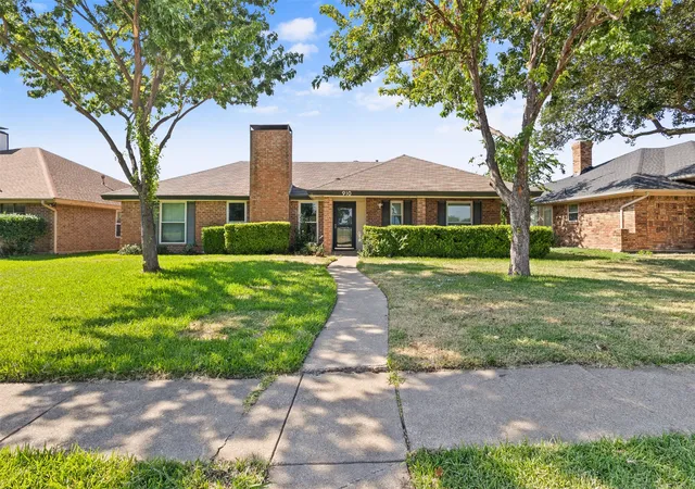Photo 1 of Single family home for sale at 910 Green Canyon Dr, Mesquite, TX 75150 | MLS# 21339674 | Listing updated on 2026-08-24