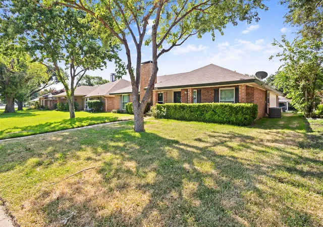 Photo 3 of Single family home for sale at 910 Green Canyon Dr, Mesquite, TX 75150 | MLS# 21339674 | Listing updated on 2026-08-24