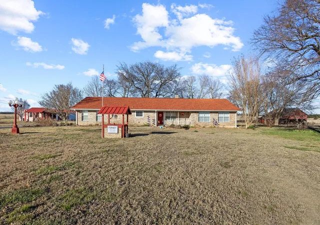 Photo 1 of Single family home for sale at 1858 Farm Road 1506, Paris, TX 75460 | MLS# 21341231 | Listing updated on 2026-07-25