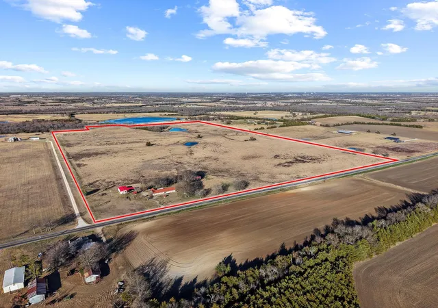 Photo 2 of Single family home for sale at 1858 Farm Road 1506, Paris, TX 75460 | MLS# 21341231 | Listing updated on 2026-07-25