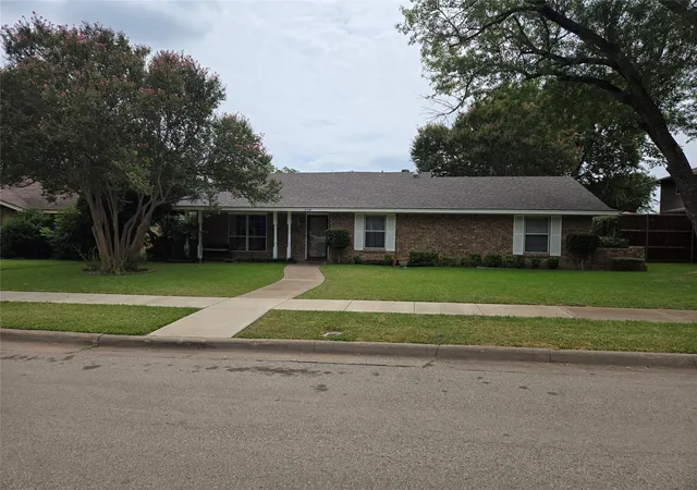 Photo 2 of Single family home for sale at 238 Linda Ln, Duncanville, TX 75137 | MLS# 21341246 | Listing updated on 2026-08-28