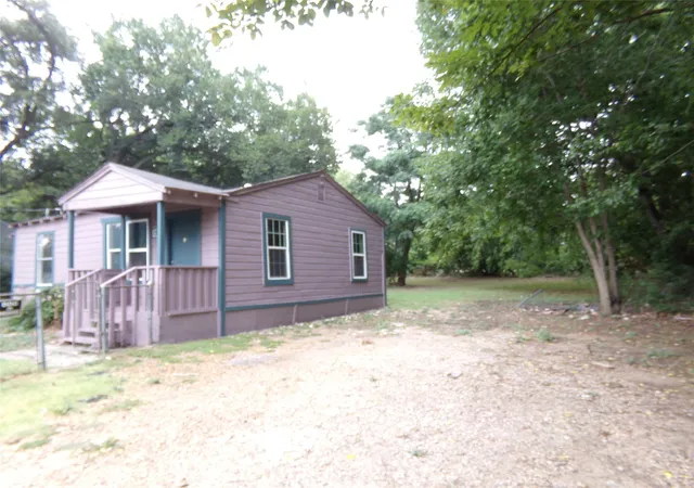 Photo 2 of Single family home for sale at 1310 Carroll Ave, Duncanville, TX 75137 | MLS# 21340183 | Listing updated on 2026-08-04