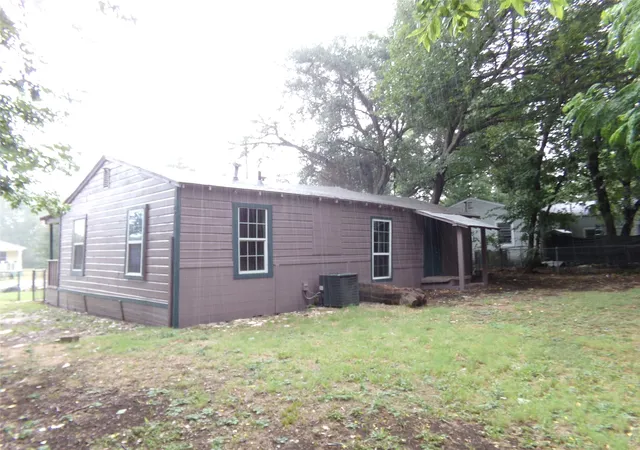 Photo 4 of Single family home for sale at 1310 Carroll Ave, Duncanville, TX 75137 | MLS# 21340183 | Listing updated on 2026-08-04