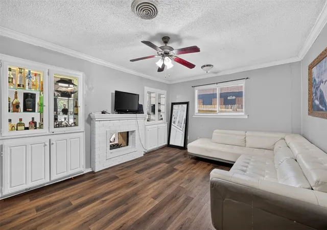 Photo 4 of Single family home for sale at 423 Mckown Dr, Mansfield, TX 76063 | MLS# 21340361 | Listing updated on 2026-08-21