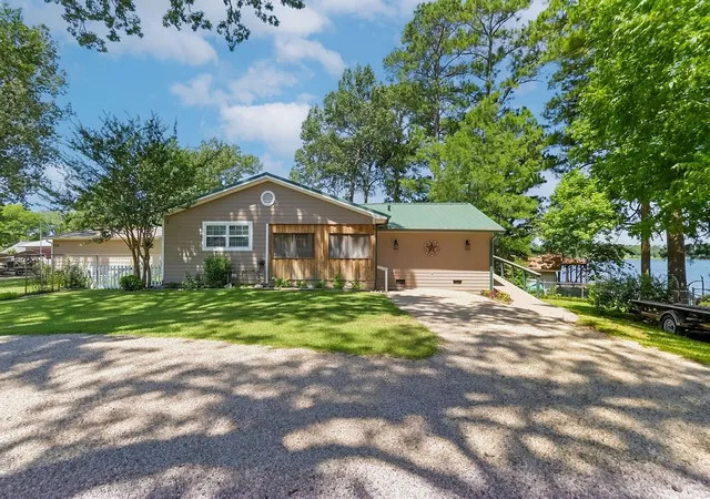 Photo 2 of Single family home for sale at 208 Southshore Dr, Lone Star, TX 75668 | MLS# 21341280 | Listing updated on 2026-07-25