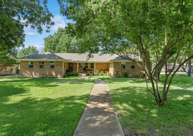 Photo 2 of Single family home for sale at 5003 Natchez Dr, Sachse, TX 75048 | MLS# 21339362 | Listing updated on 2026-08-25