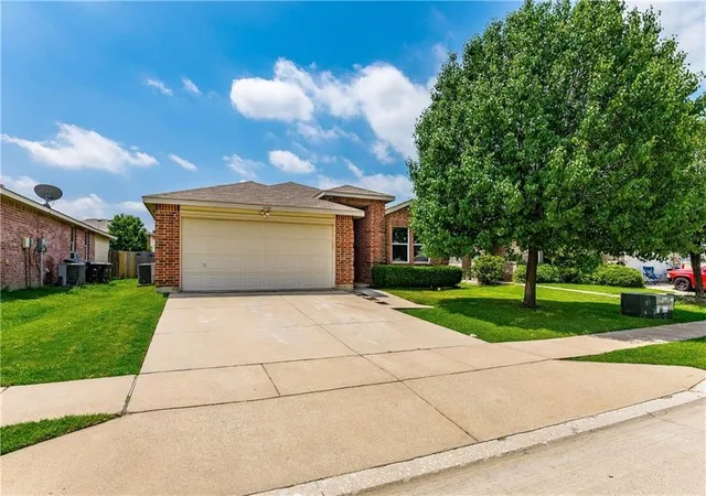 Photo 2 of Sale Pending at 1608 Rialto Wy, Justin, TX 76247 | MLS# 21335444 | Listing updated on 2026-08-22