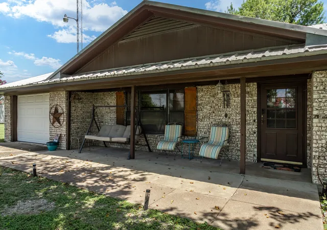 Photo 4 of Sale Pending at 188 County Road 345, Rosebud, TX 76570 | MLS# 21341289 | Listing updated on 2026-08-11