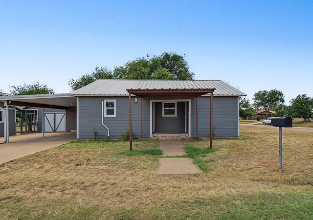 Photo 1 of Single family home for sale at 611 N Richard Ave, Rotan, TX 79546 | MLS# 21341283 | Listing updated on 2026-10-05