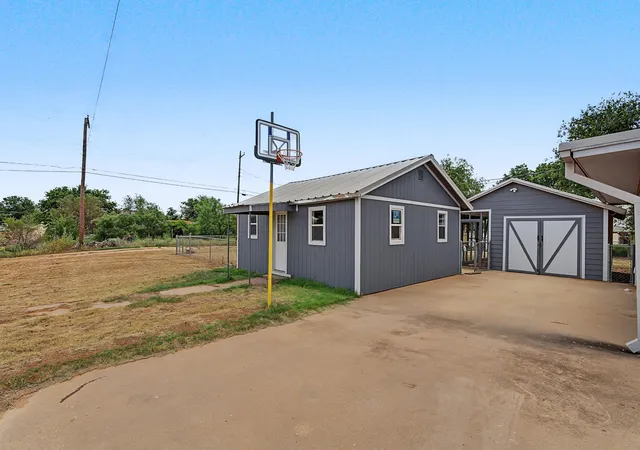Photo 4 of Single family home for sale at 611 N Richard Ave, Rotan, TX 79546 | MLS# 21341283 | Listing updated on 2026-10-05
