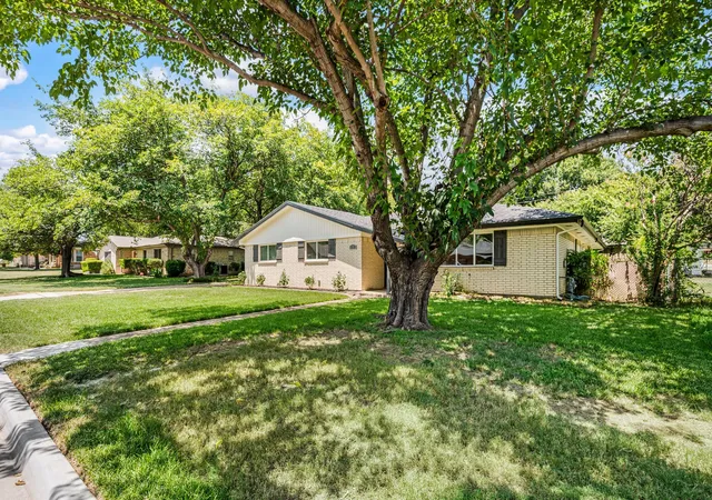 Photo 3 of Single family home for sale at 6517 Jameson St, Richland Hills, TX 76118 | MLS# 21341221 | Listing updated on 2026-08-31
