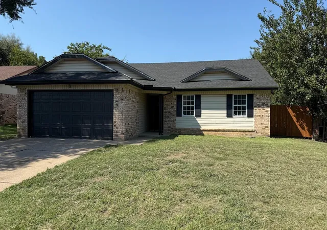 Photo 1 of Single family home for sale at 111 Iberis Ct, Arlington, TX 76018 | MLS# 21340718 | Listing updated on 2026-08-31
