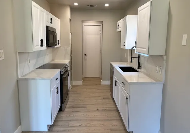 Photo 3 of Single family home for sale at 111 Iberis Ct, Arlington, TX 76018 | MLS# 21340718 | Listing updated on 2026-08-31