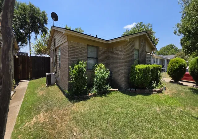 Photo 4 of Single family home for sale at 4302 Longleaf Dr, Garland, TX 75042 | MLS# 21341307 | Listing updated on 2026-08-22