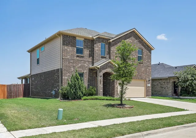 Photo 2 of Single family home for sale at 1404 Fremont Trl, Cleburne, TX 76033 | MLS# 21340564 | Listing updated on 2026-08-20