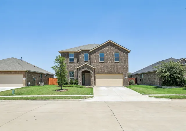 Photo 3 of Single family home for sale at 1404 Fremont Trl, Cleburne, TX 76033 | MLS# 21340564 | Listing updated on 2026-08-20