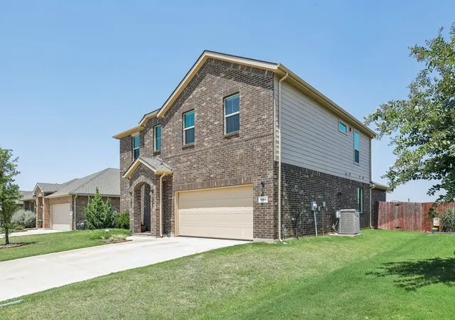 Photo 3 of Single family home for sale at 1404 Fremont Trl, Cleburne, TX 76033 | MLS# 21340564 | Listing updated on 2026-08-20