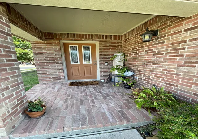 Photo 3 of Single family home for sale at 9565 Stanhope Dr, Frisco, TX 75035 | MLS# 21335708 | Listing updated on 2026-08-19
