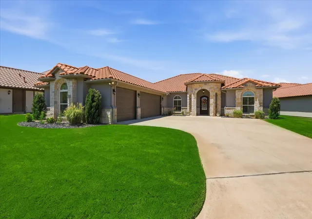 Photo 1 of Single family home for sale at 1616 Malibu Bay Ct, Granbury, TX 76048 | MLS# 21340511 | Listing updated on 2026-08-31