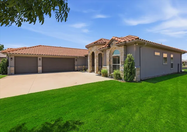 Photo 2 of Single family home for sale at 1616 Malibu Bay Ct, Granbury, TX 76048 | MLS# 21340511 | Listing updated on 2026-08-31