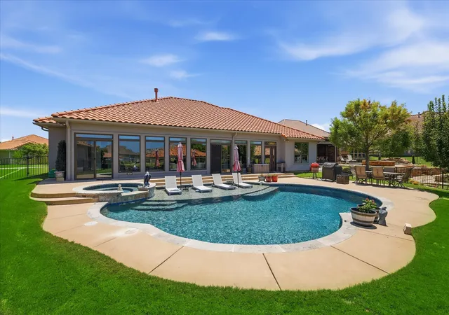 Photo 1 of Single family home for sale at 1616 Malibu Bay Ct, Granbury, TX 76048 | MLS# 21340511 | Listing updated on 2026-09-30