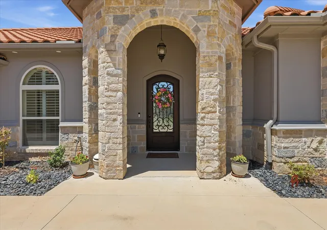 Photo 3 of Single family home for sale at 1616 Malibu Bay Ct, Granbury, TX 76048 | MLS# 21340511 | Listing updated on 2026-08-31