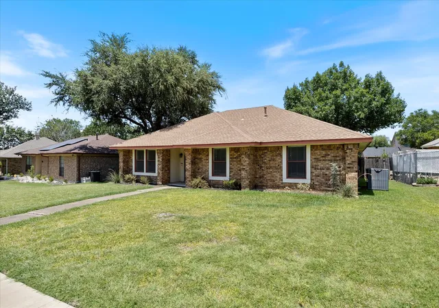 Photo 2 of Single family home for sale at 3227 Wichita Dr, Mesquite, TX 75149 | MLS# 21341387 | Listing updated on 2026-08-20
