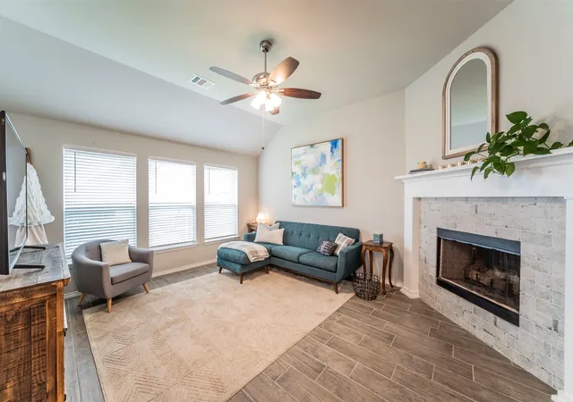 Photo 3 of Single family home for sale at 1828 Abelia Ln, Weatherford, TX 76086 | MLS# 21340430 | Listing updated on 2026-07-25