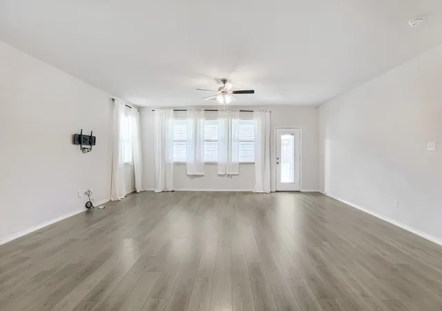 Photo 2 of Single family home for sale at 6325 Windsor Ln, Aubrey, TX 76227 | MLS# 21333747 | Listing updated on 2026-10-08