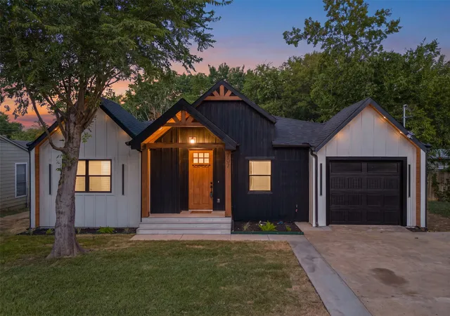 2nd image of 707 Hilltop Dr, Irving, TX 75060 | MLS# 21341459