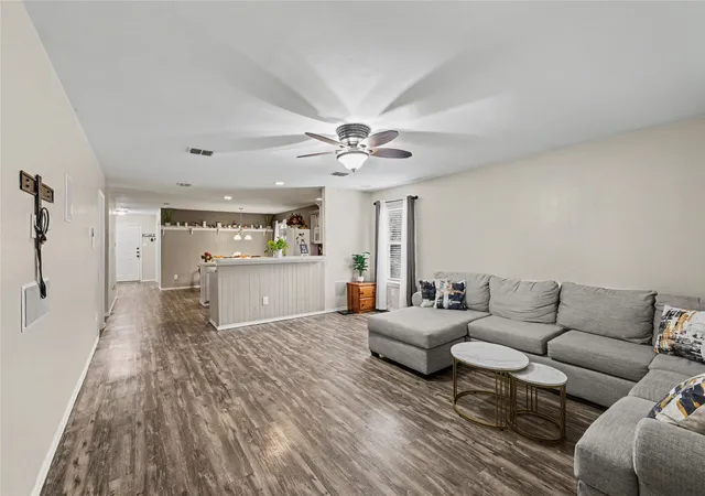 Photo 2 of Single family home for sale at 2707 Mountain View Dr, Mc Kinney, TX 75071 | MLS# 21326535 | Listing updated on 2026-10-08