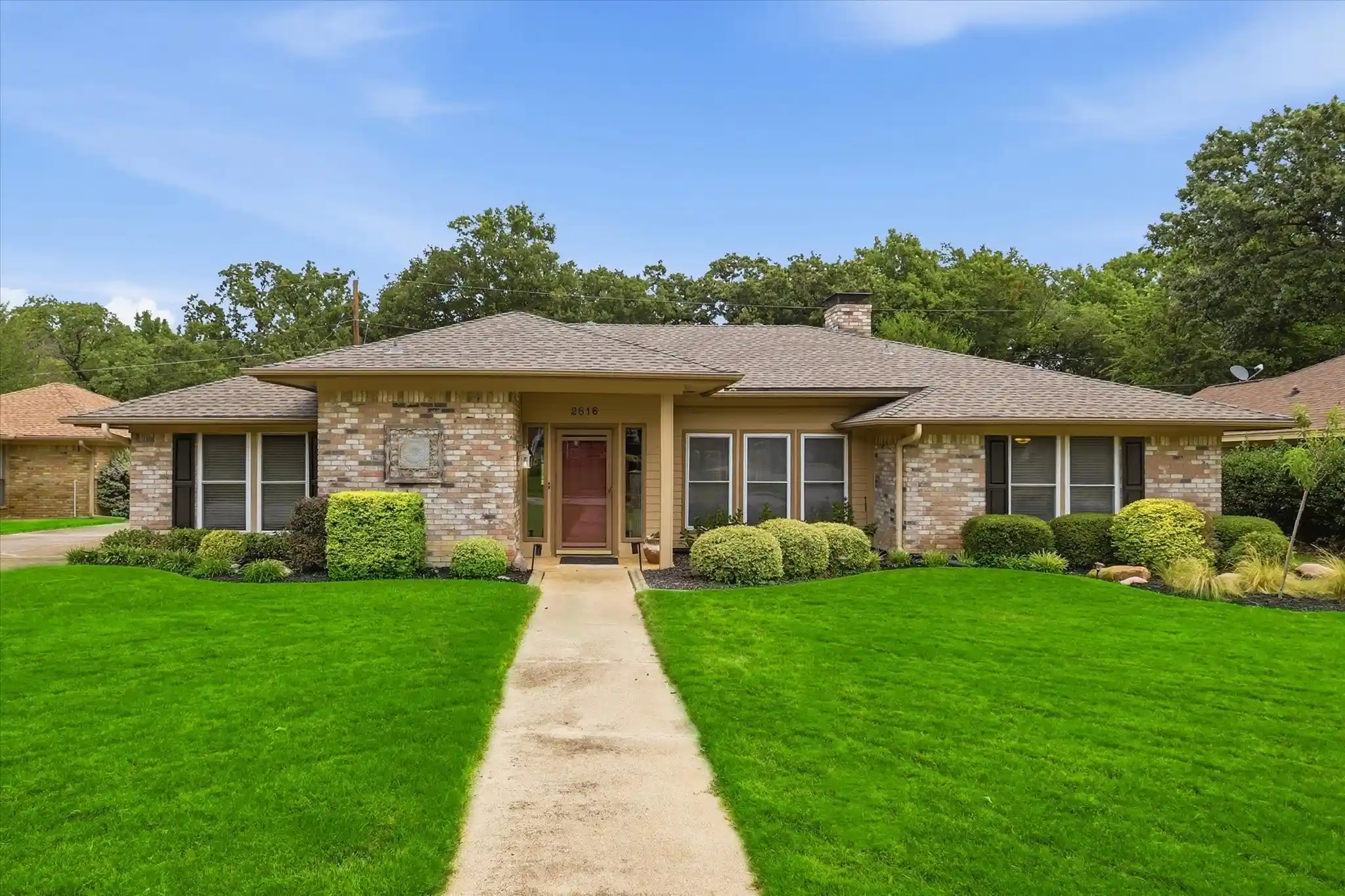 Photo 1 of Single family home for sale at 2816 N Creekwood Dr, Grapevine, TX 76051 | MLS# 21337875 | Listing updated on 2026-10-29