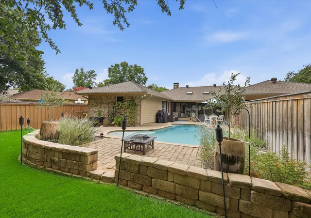 Photo 2 of Single family home for sale at 2816 N Creekwood Dr, Grapevine, TX 76051 | MLS# 21337875 | Listing updated on 2026-08-24