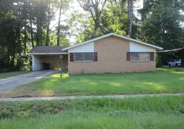 Single family home for sale at 816 S Spruce St, Vivian, LA 71082 | MLS# 21341237