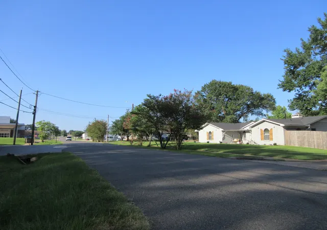 Photo 20 of Single family home for sale at 816 S Spruce St, Vivian, LA 71082 | MLS# 21341237 | Listing updated on 2026-09-29