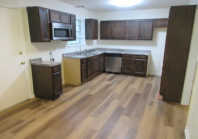 Photo 3 of Single family home for sale at 816 S Spruce St, Vivian, LA 71082 | MLS# 21341237 | Listing updated on 2026-09-29