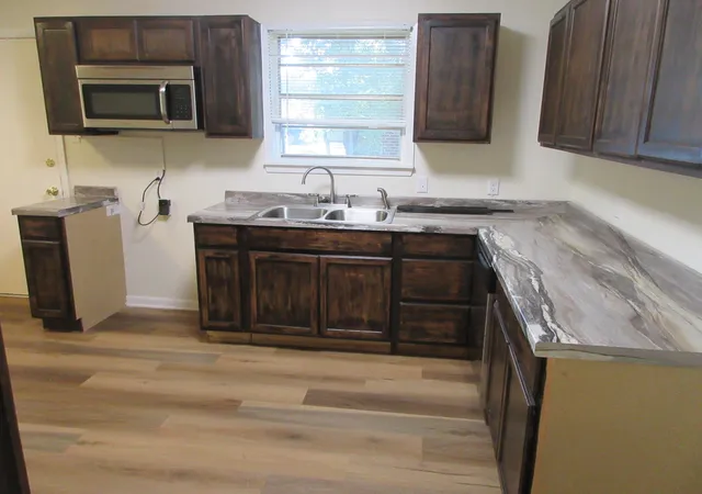 Photo 3 of Single family home for sale at 816 S Spruce St, Vivian, LA 71082 | MLS# 21341237 | Listing updated on 2026-09-29
