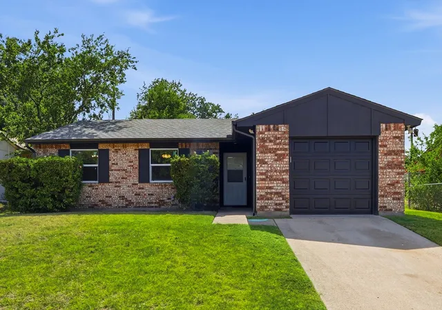 Photo 1 of Sale Pending at 1211 Aspen Dr, Duncanville, TX 75116 | MLS# 21341174 | Listing updated on 2026-08-12