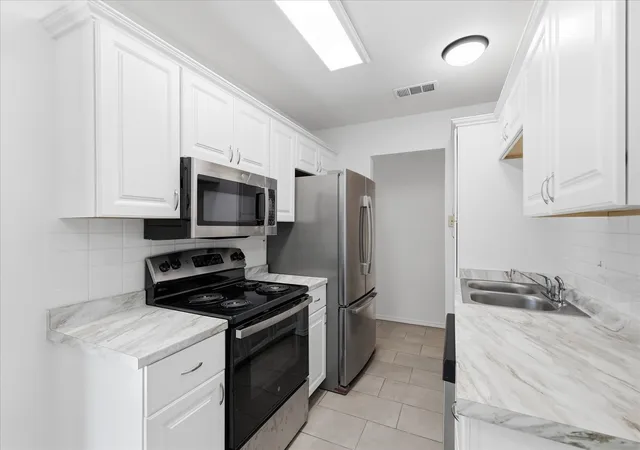 Photo 3 of Sale Pending at 1211 Aspen Dr, Duncanville, TX 75116 | MLS# 21341174 | Listing updated on 2026-08-12