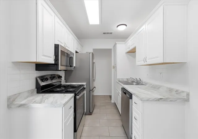 Photo 4 of Sale Pending at 1211 Aspen Dr, Duncanville, TX 75116 | MLS# 21341174 | Listing updated on 2026-08-12