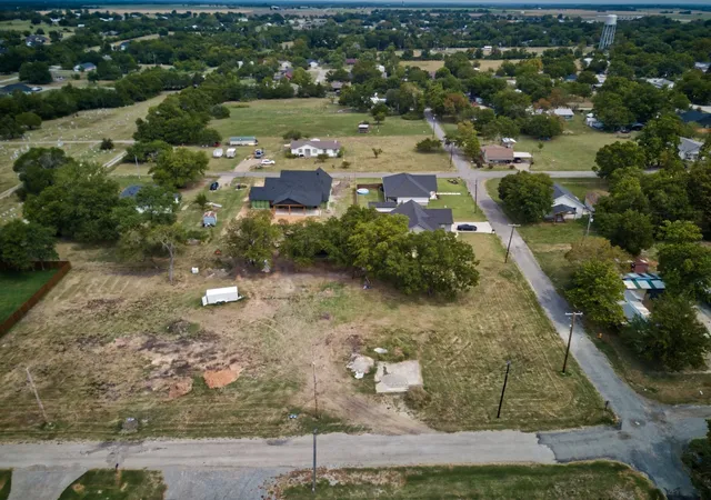 Photo 3 of Land for sale at 402 W Hunt St, Leonard, TX 75452 | MLS# 21340551 | Listing updated on 2026-07-26
