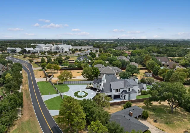 Photo 3 of Single family home for sale at 361 S White Chapel Blvd, Southlake, TX 76092 | MLS# 21300634 | Listing updated on 2026-09-04