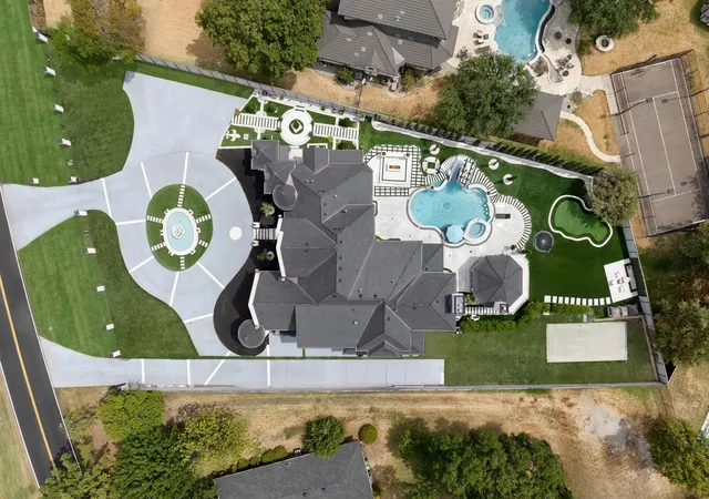 Photo 4 of Single family home for sale at 361 S White Chapel Blvd, Southlake, TX 76092 | MLS# 21300634 | Listing updated on 2026-09-04