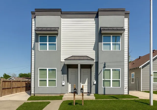 1st image of 1425 Evans Ave, Fort Worth, TX 76104 | MLS# 21341525