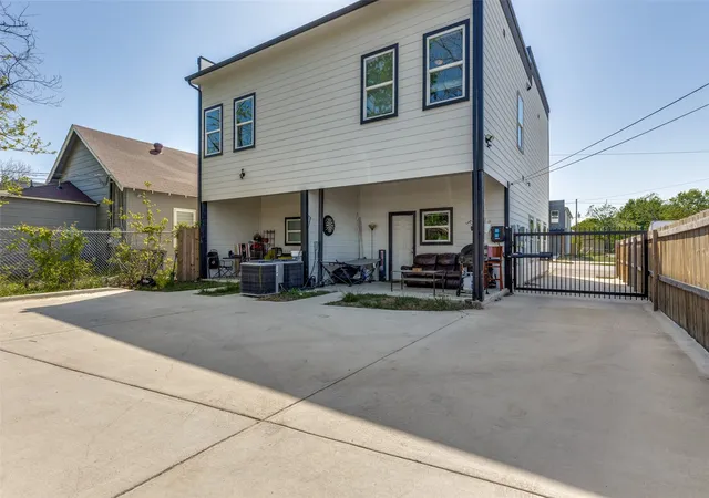 23rd image of 1425 Evans Ave, Fort Worth, TX 76104 | MLS# 21341525