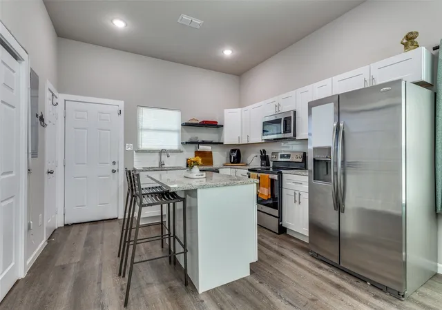 3rd image of 1425 Evans Ave, Fort Worth, TX 76104 | MLS# 21341525