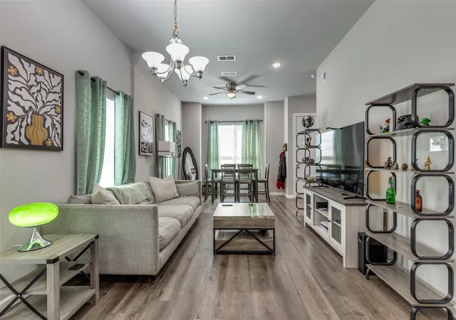 4th image of 1425 Evans Ave, Fort Worth, TX 76104 | MLS# 21341525