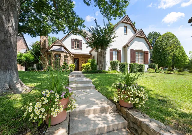 1st image of 2111 Castle View Rd, Mansfield, TX 76063 | MLS# 21339290