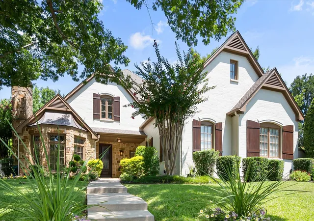 2nd image of 2111 Castle View Rd, Mansfield, TX 76063 | MLS# 21339290