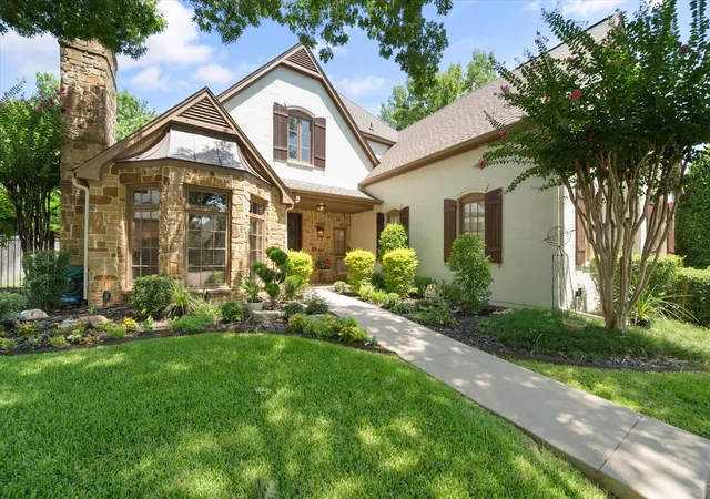 3rd image of 2111 Castle View Rd, Mansfield, TX 76063 | MLS# 21339290